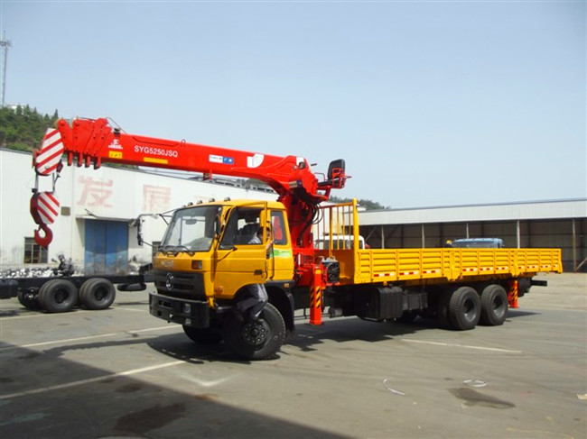 東風(fēng)153后八輪(可裝6.3~12噸吊機) 東風(fēng)153后八輪(可裝6.3~12噸吊機)