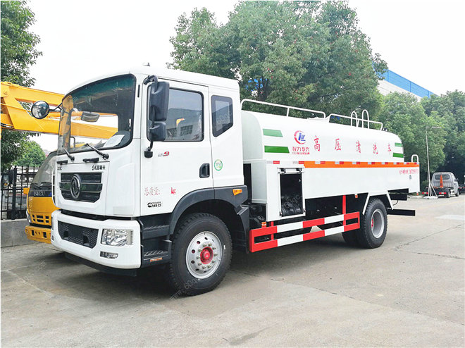 東風(fēng)多利卡D9高壓清洗車