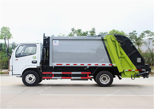 東風小多利卡壓縮式垃圾車