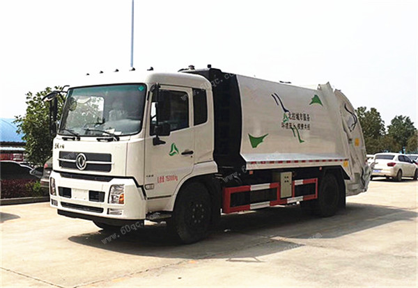 東風(fēng)天錦壓縮式垃圾車(chē)白綠涂裝發(fā)往山東郯城
