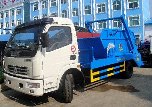 東風(fēng)多利卡擺臂式垃圾車(chē)