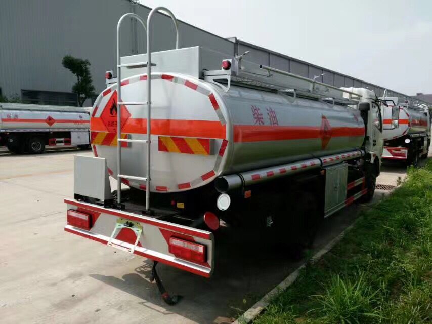 國五東風(fēng)新款后八輪運(yùn)油車 國五東風(fēng)新款后八輪運(yùn)油車