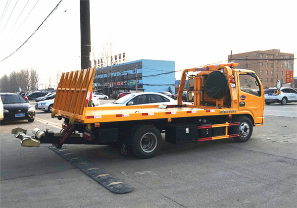 東風(fēng)多利卡藍(lán)牌一拖二清障車