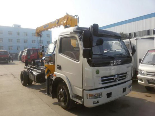 東風(fēng)廂長(zhǎng)4.35隨車吊 東風(fēng)廂長(zhǎng)4.35隨車吊