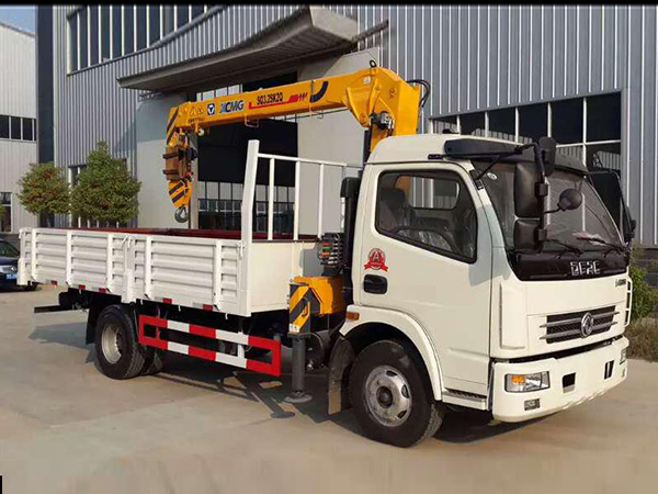 東風(fēng)廂長(zhǎng)4.35隨車吊 東風(fēng)廂長(zhǎng)4.35隨車吊