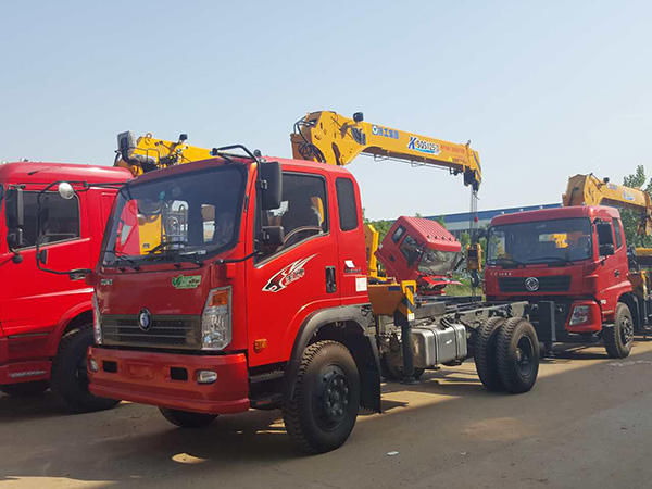 王牌3.6米貨廂藍(lán)牌隨車吊 王牌3.6米貨廂藍(lán)牌隨車吊