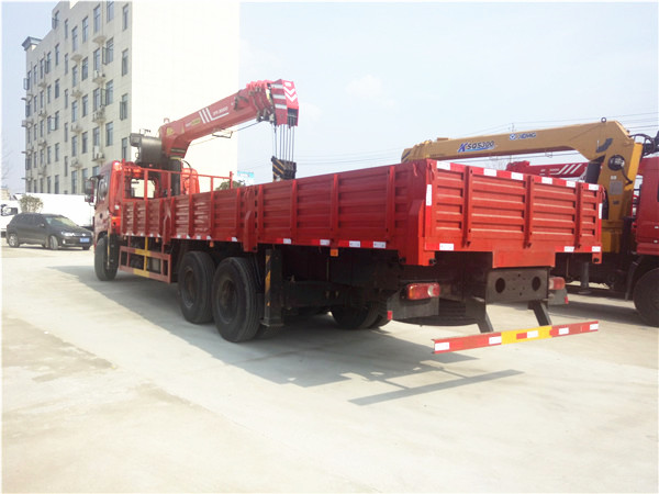 東風(fēng)后雙橋三一12噸隨車吊 東風(fēng)后雙橋三一12噸隨車吊