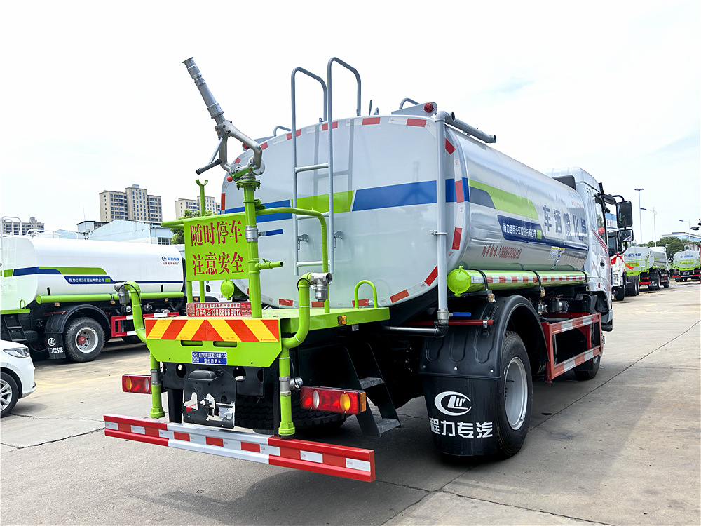 東風(fēng)華神F5灑水車 東風(fēng)華神F5灑水車