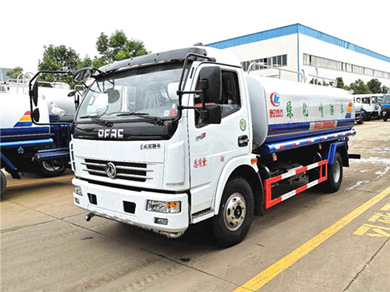 高端品質-東風多利卡8噸灑水車持續(xù)交付河北用戶