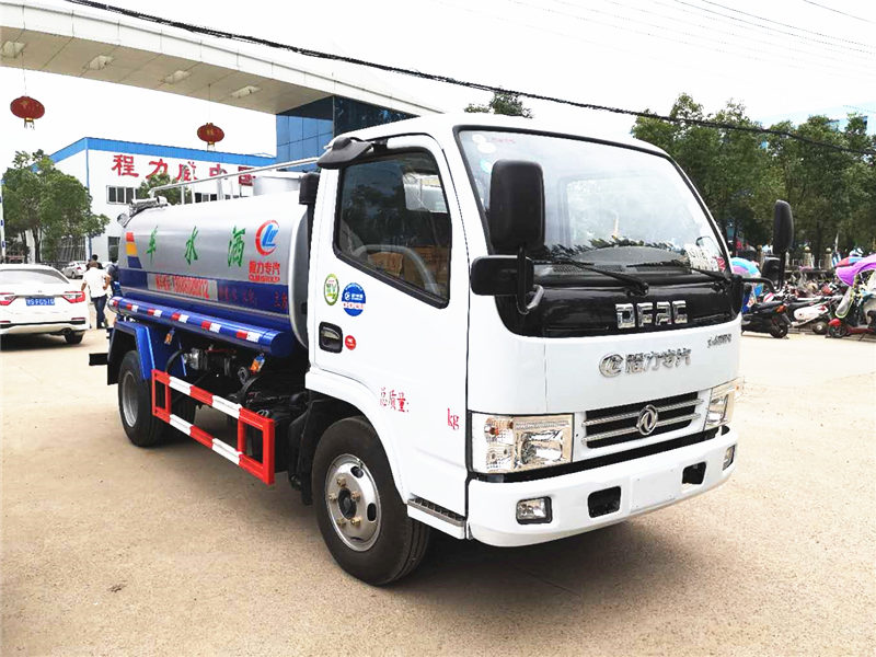 湖北程力灑水車5噸發(fā)四川交車！