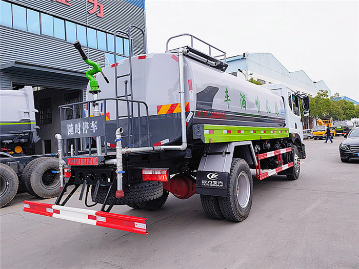 東風(fēng)多利卡D9灑水車