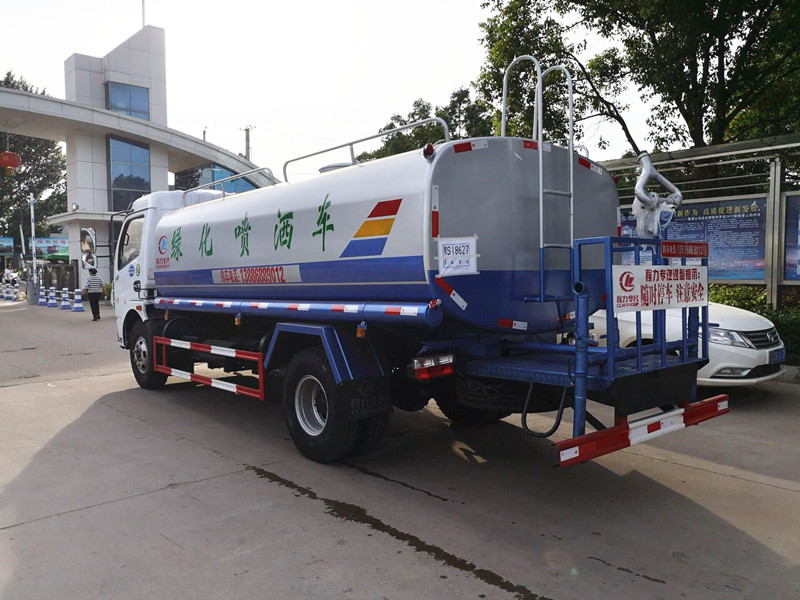 東風(fēng)8-9噸灑水車