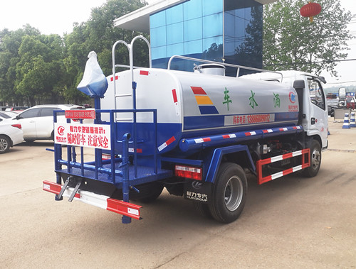 東風(fēng)多利卡5噸程力灑水車發(fā)云南！