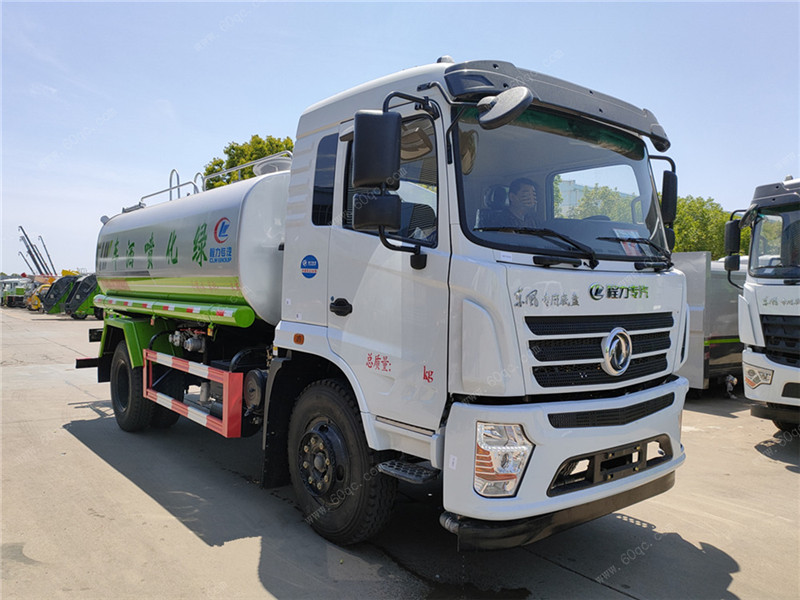 東風(fēng)D3S灑水車,在程力汽車訂購(gòu)1臺(tái)東風(fēng)D3S灑水車