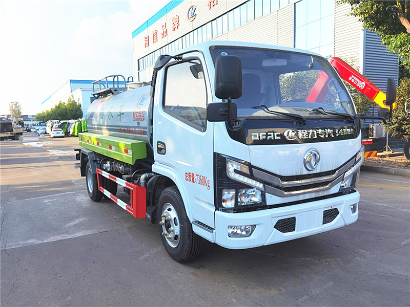 5噸灑水車，8噸灑水車，15噸灑水車街道變得一片明凈