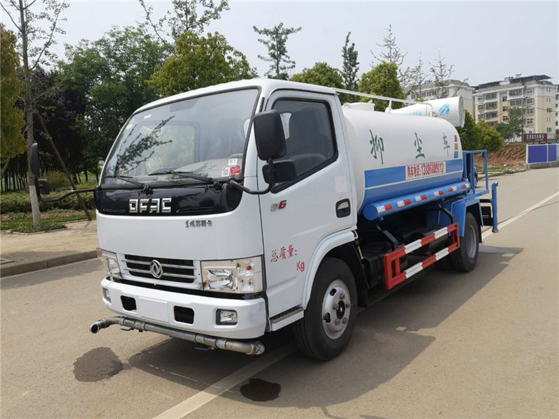 東風多利卡藍牌5方霧炮灑水車發(fā)四川!
