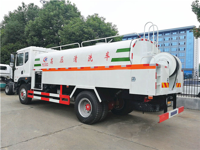 東風(fēng)多利卡D9高壓清洗車