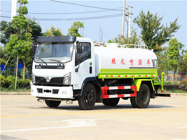 灑水車對(duì)公路路面養(yǎng)護(hù)的需求日益加大