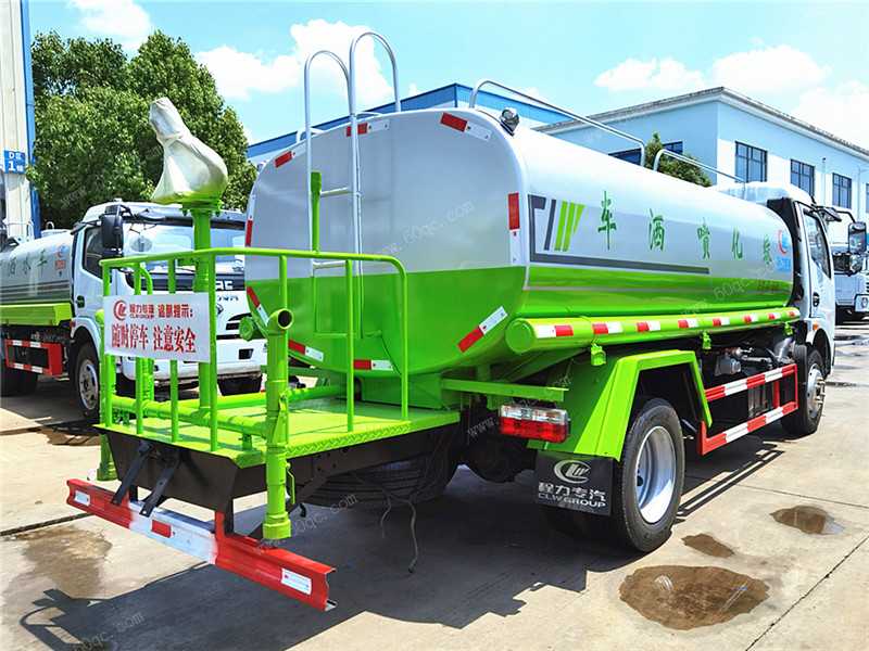 程力專用灑水車,生產(chǎn)廠家灑水車的知識普及