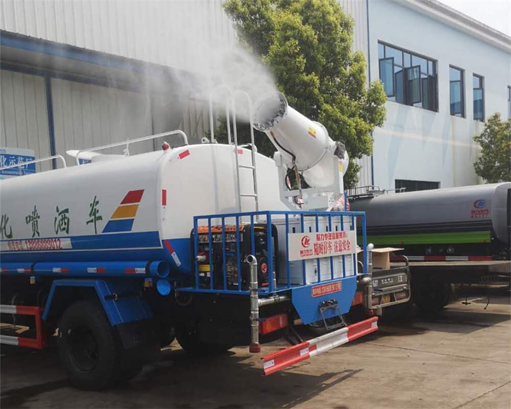霧炮灑水車噴出的水霧如何降溫除塵及疫情霧化消毒？
