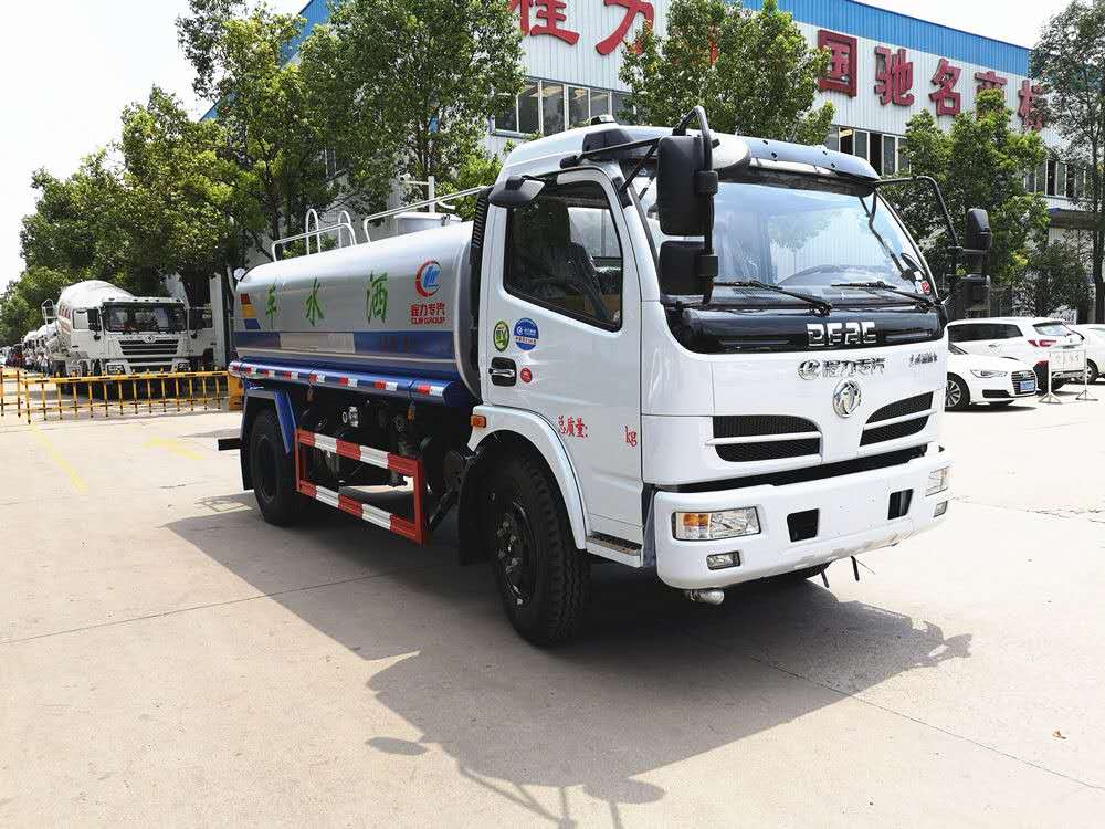 8噸灑水車(chē)價(jià)格多少，東風(fēng)福瑞卡灑水車(chē)8噸一臺(tái)多少錢(qián)