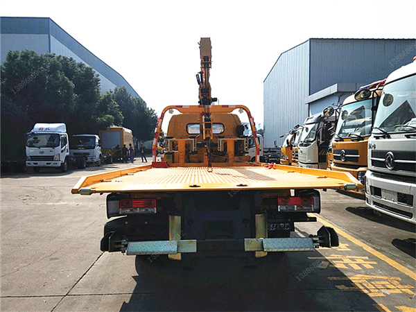 東風(fēng)多利卡帶吊一拖二清障車