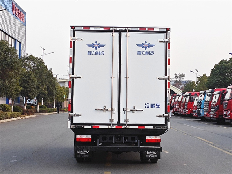 東風(fēng)多利卡D6國(guó)六冷藏車