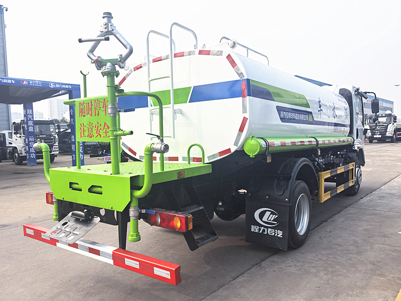 東風(fēng)華神9.3噸灑水車