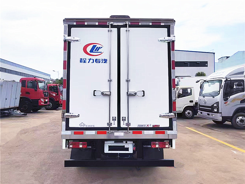 長(zhǎng)安跨越X3后雙輪冷藏車