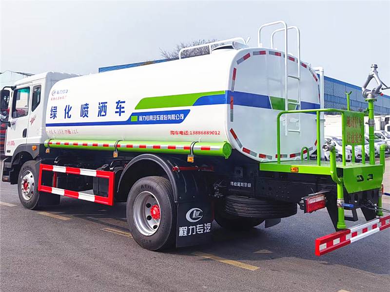 國六東風多利卡D9灑水車