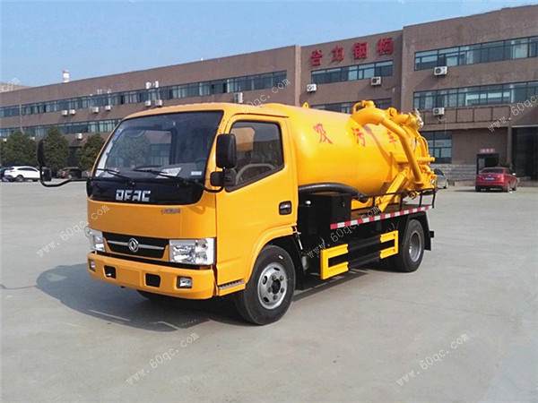 東風(fēng)多利卡4方吸污車