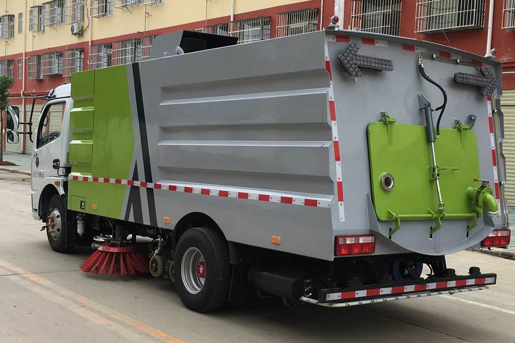 國六東風5噸洗掃車