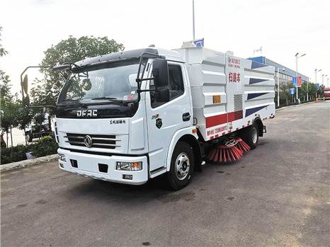 東風(fēng)多利卡D7掃路車軍工產(chǎn)品發(fā)河北張家口！